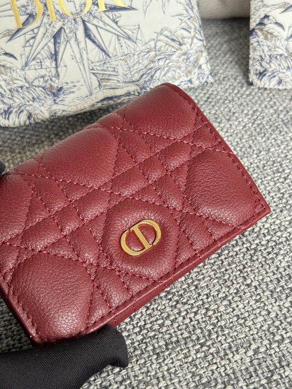 ディオール財布正面デザイン